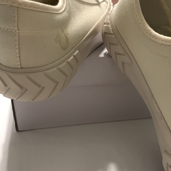 🆕TRUE RELIGION Jinny Beige Canvas Lace Up Sneakers - Picture 6 of 14